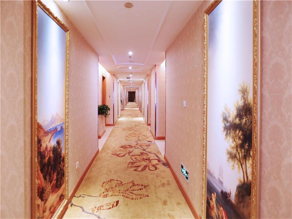 Vienna International Hotel Yantai Changjiang Road Xingyi Square Branch Eksteriør billede