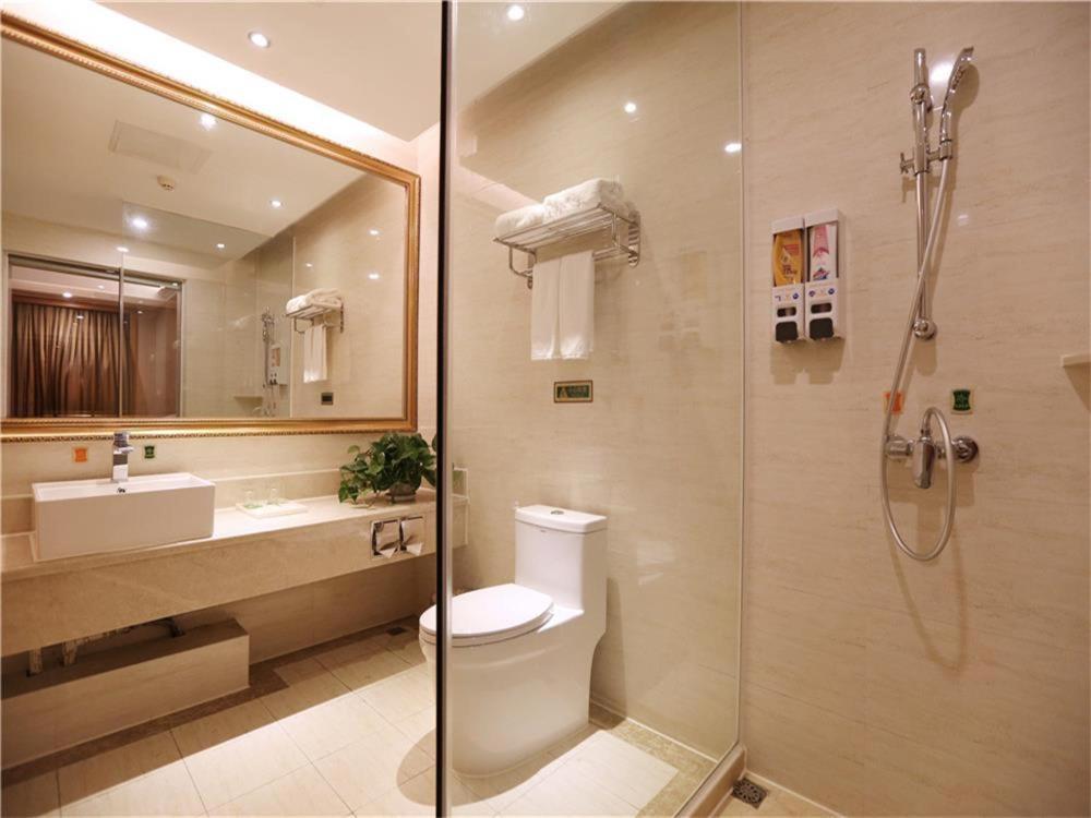 Vienna International Hotel Yantai Changjiang Road Xingyi Square Branch Eksteriør billede