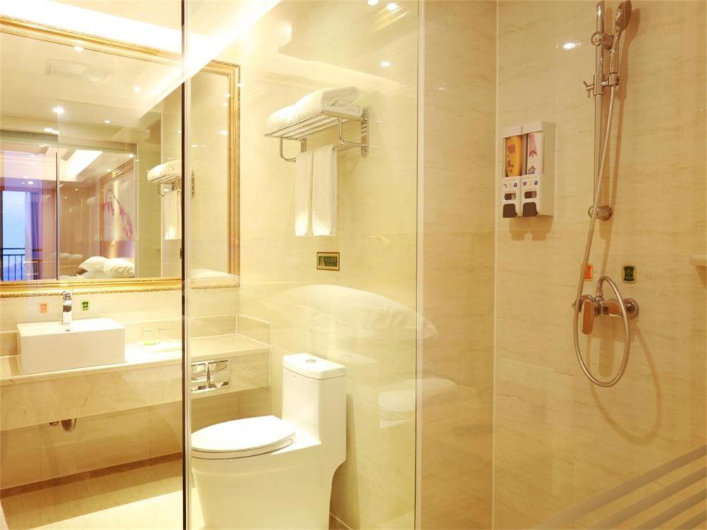 Vienna International Hotel Yantai Changjiang Road Xingyi Square Branch Eksteriør billede