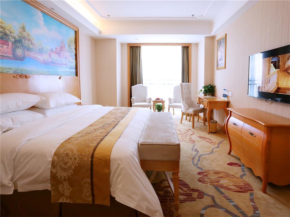 Vienna International Hotel Yantai Changjiang Road Xingyi Square Branch Eksteriør billede