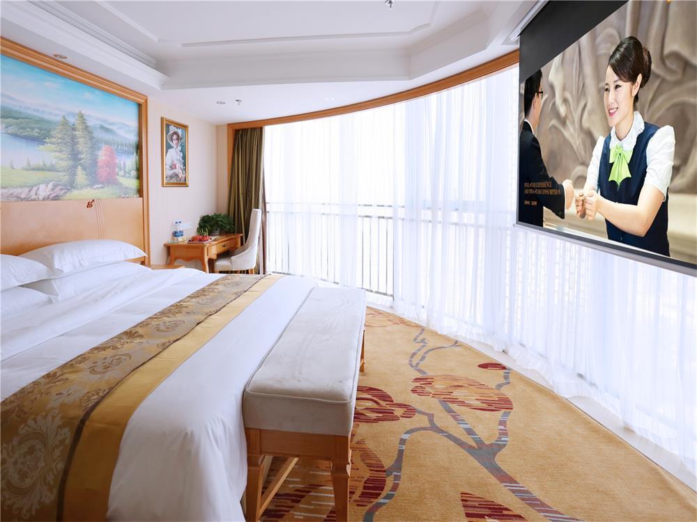 Vienna International Hotel Yantai Changjiang Road Xingyi Square Branch Eksteriør billede