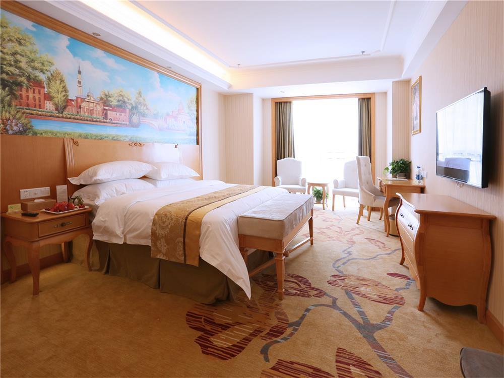 Vienna International Hotel Yantai Changjiang Road Xingyi Square Branch Eksteriør billede